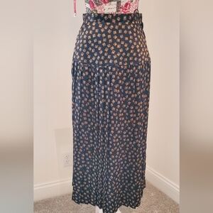 Kasper Navy and Gold Patterned Midi Skirt
